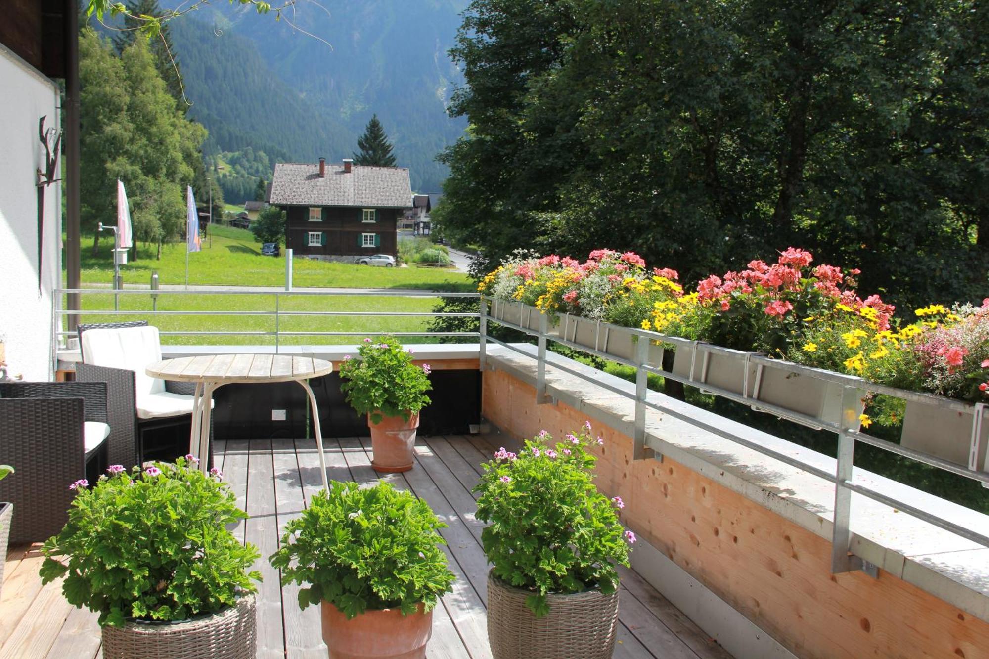 Haus Am Rain Bed & Breakfast Partenen Exterior foto